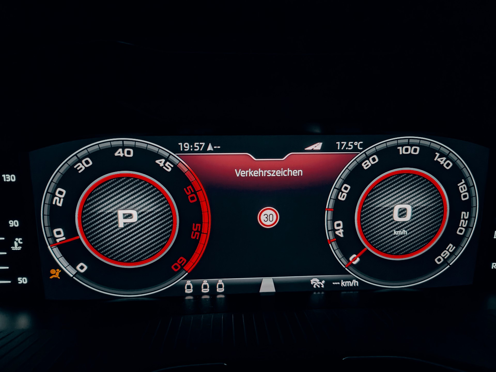 SKODA Superb Combi 2.0 TDi SportLine 4x4 DSG-image-6