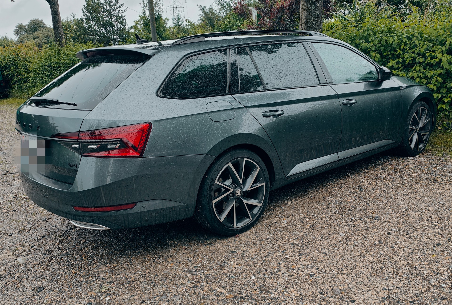 SKODA Superb Combi 2.0 TDi SportLine 4x4 DSG-image-1