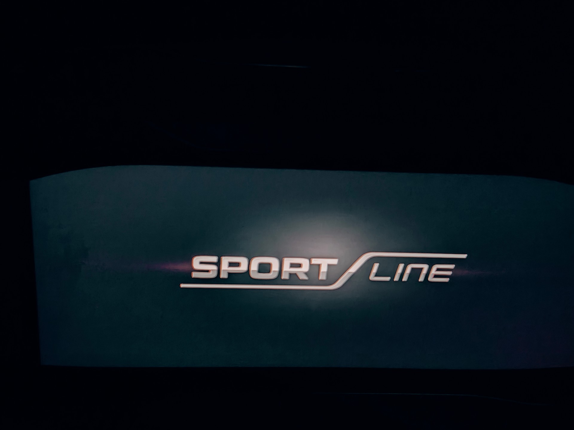 SKODA Superb Combi 2.0 TDi SportLine 4x4 DSG-image-2