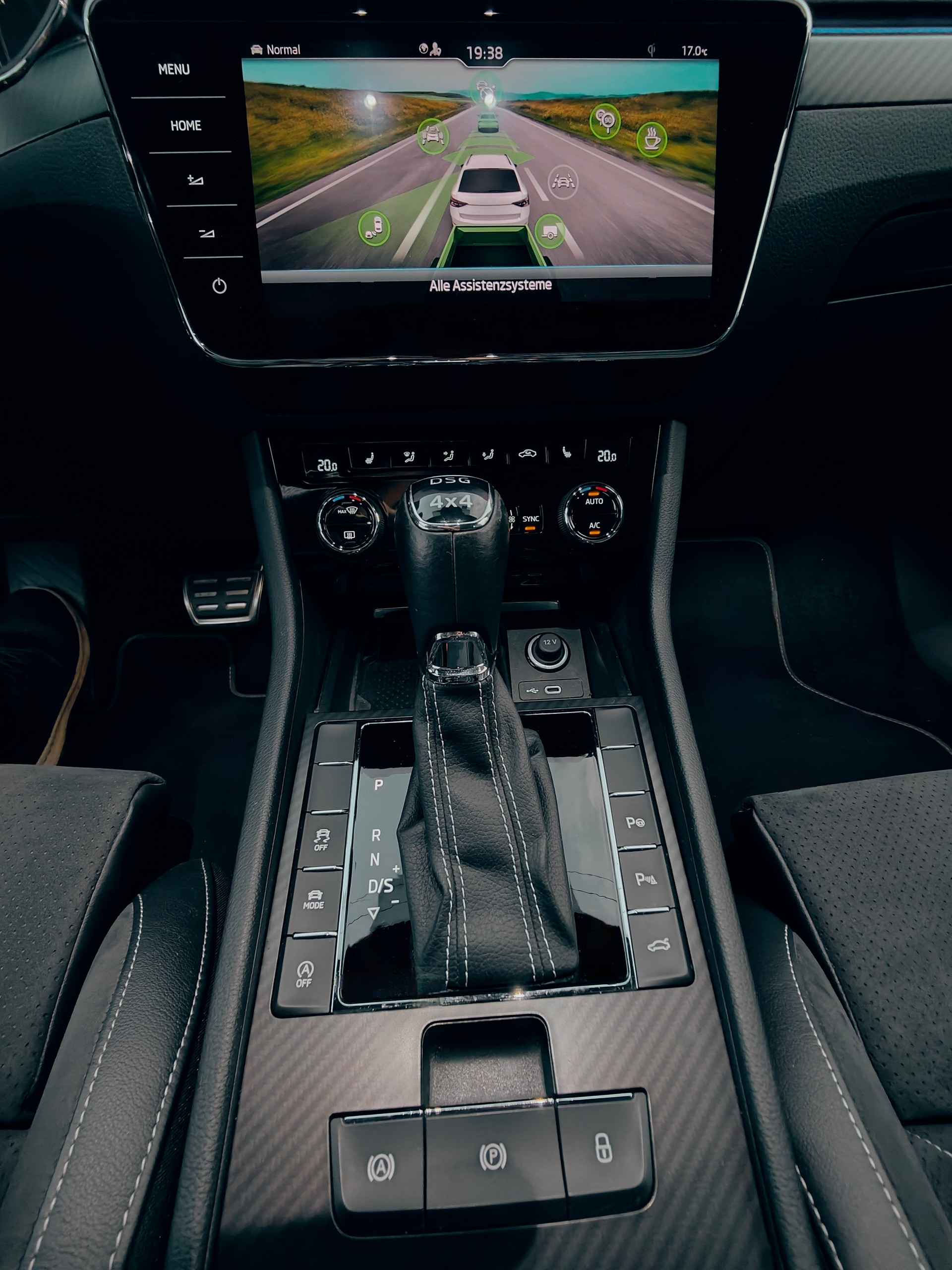 SKODA Superb Combi 2.0 TDi SportLine 4x4 DSG-image-5