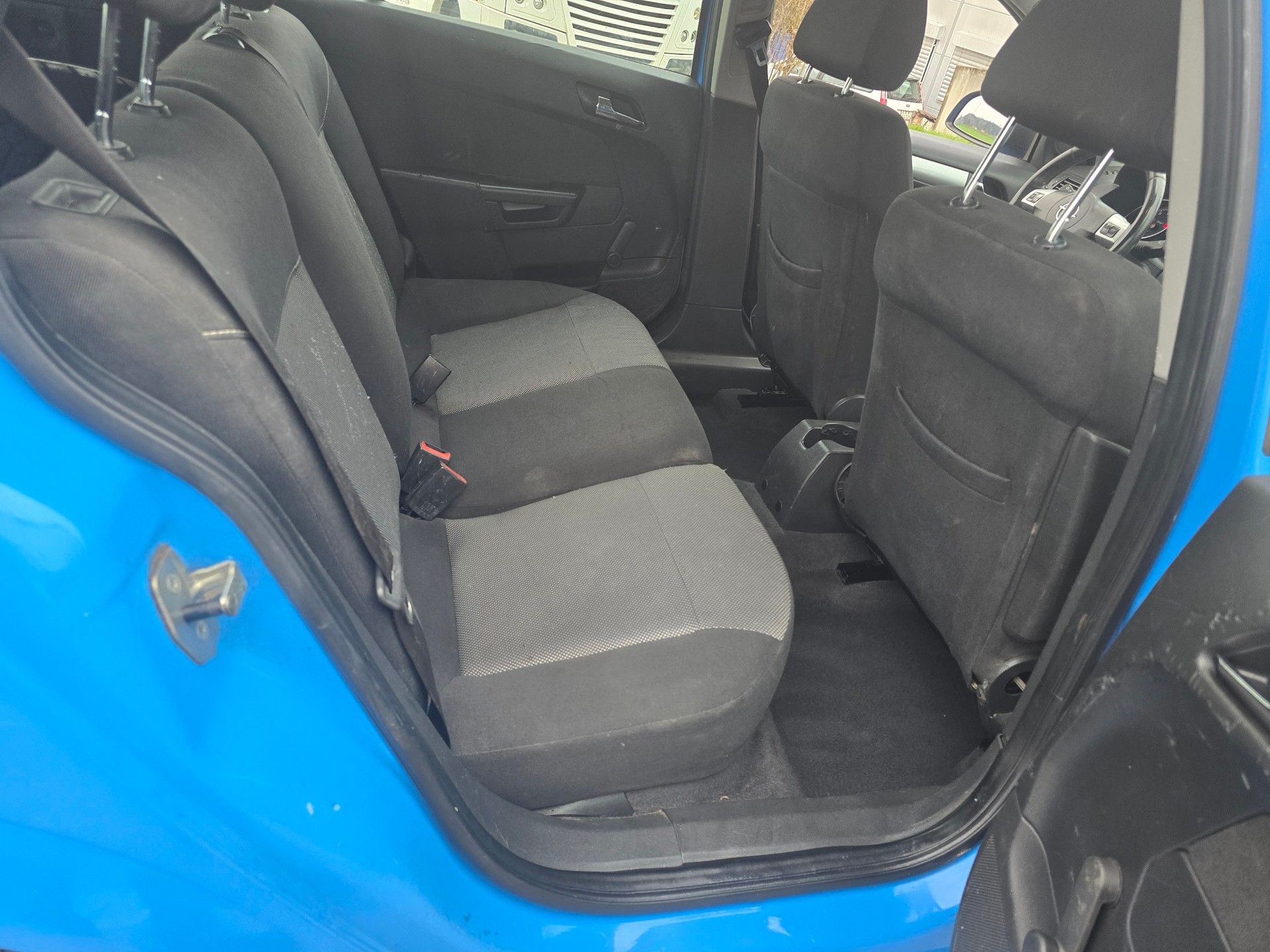 OPEL Astra Caravan 1.6i 16V-image-8