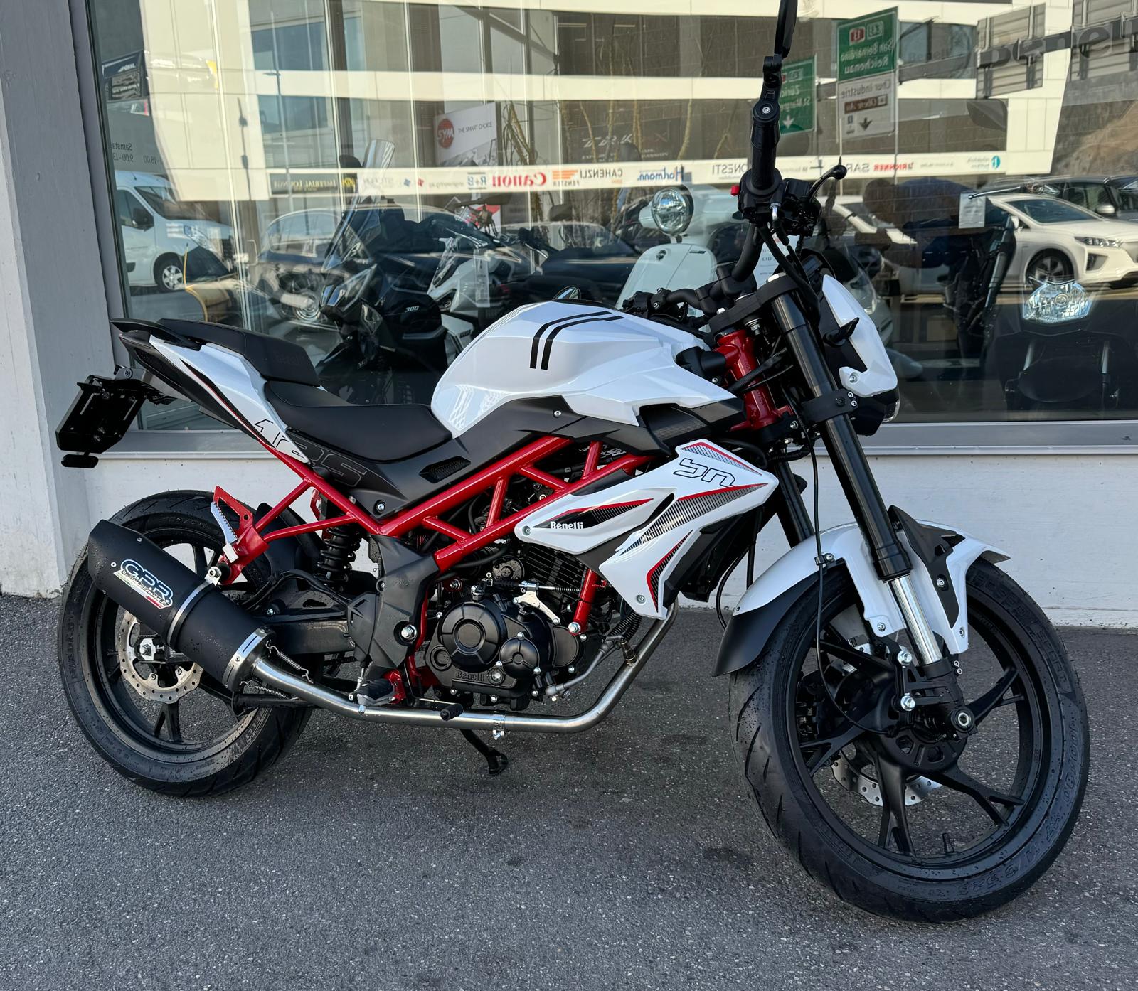 BENELLI BN 125 Spezial-showroom-element-1
