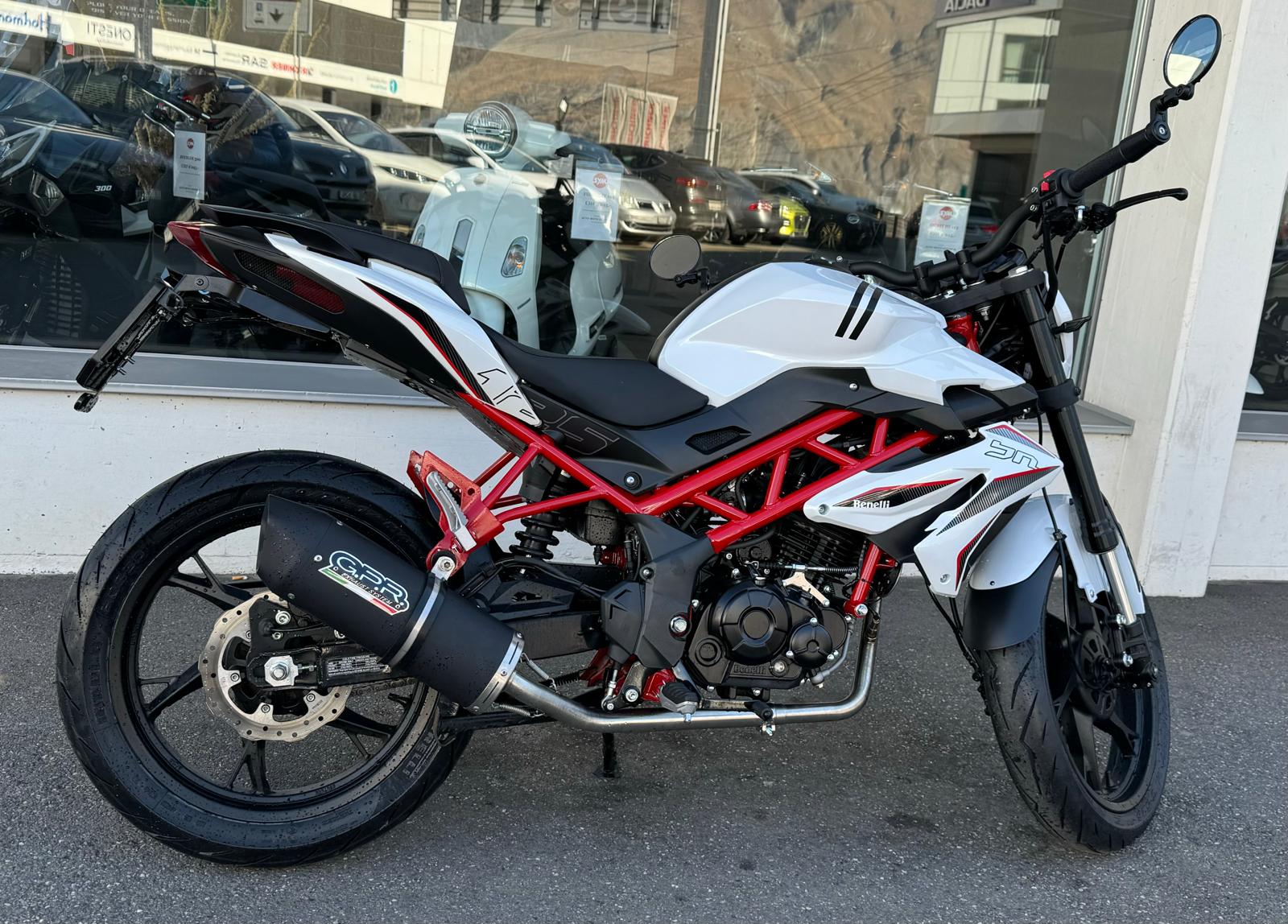 BENELLI BN 125 Spezial-showroom-element-2