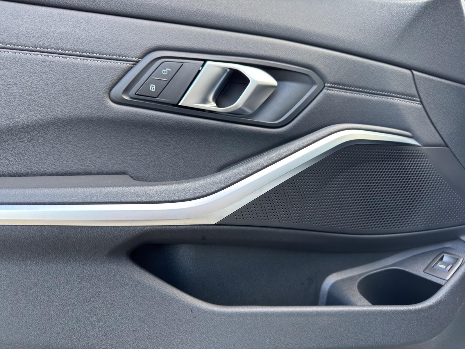 BMW 330d xDrive Touring M Sport-image-16