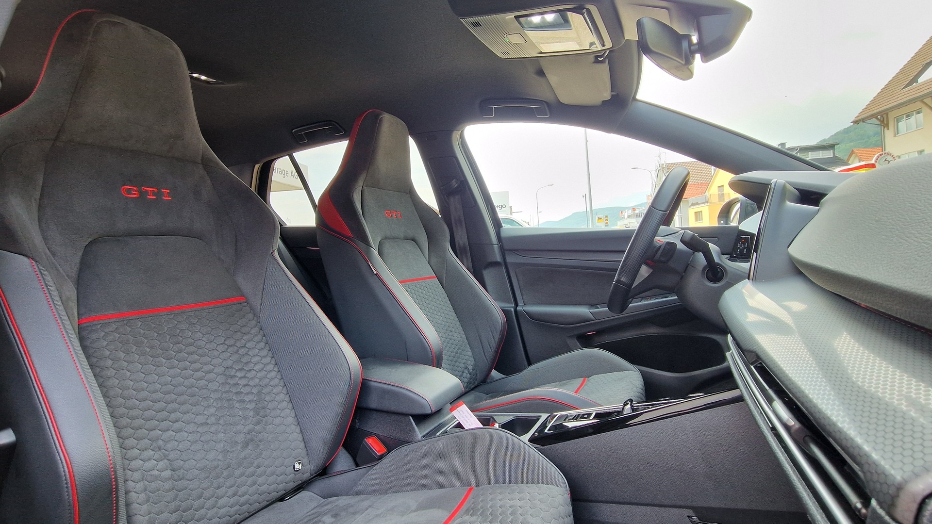 VW Golf 2.0 TSI GTI Clubsport DSG-image-8