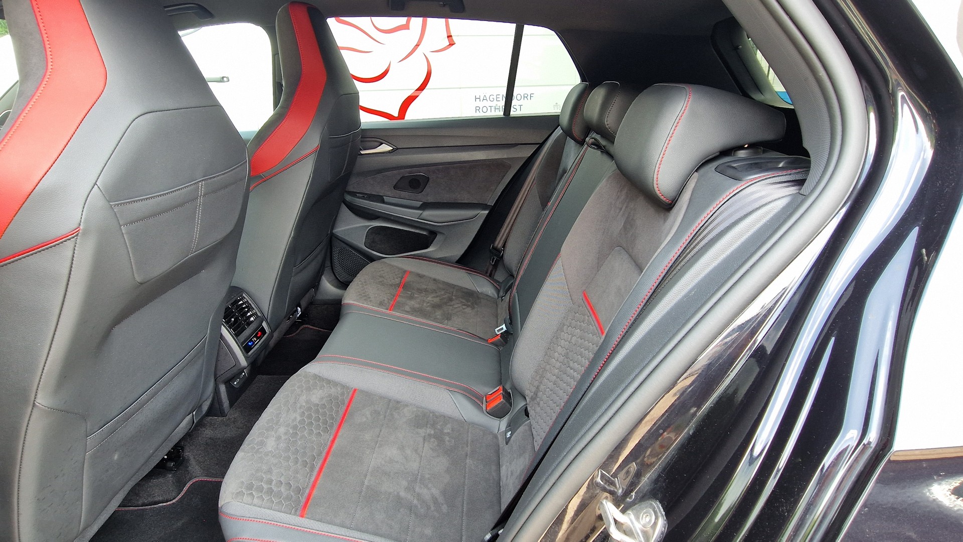 VW Golf 2.0 TSI GTI Clubsport DSG-image-13