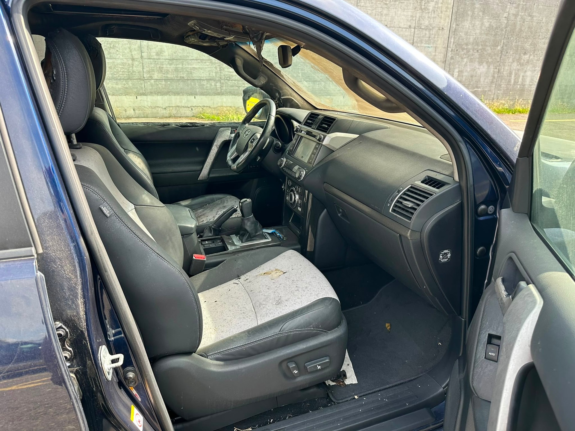 TOYOTA Land Cruiser 4.0 V6 Sol Premium Automatic-image-17