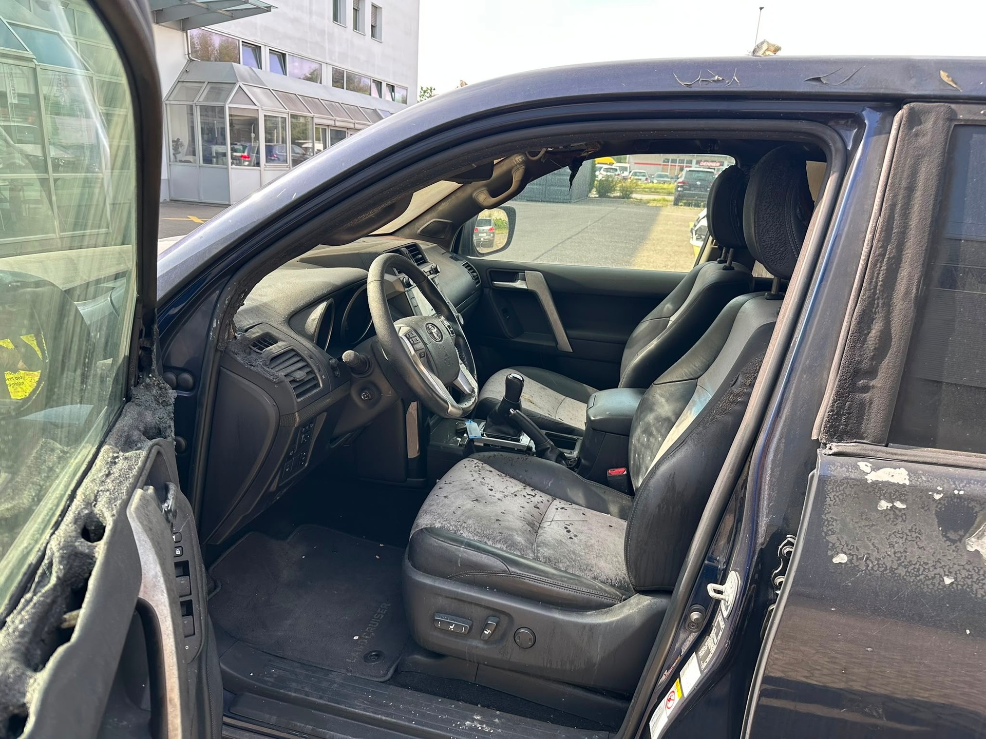 TOYOTA Land Cruiser 4.0 V6 Sol Premium Automatic-image-10
