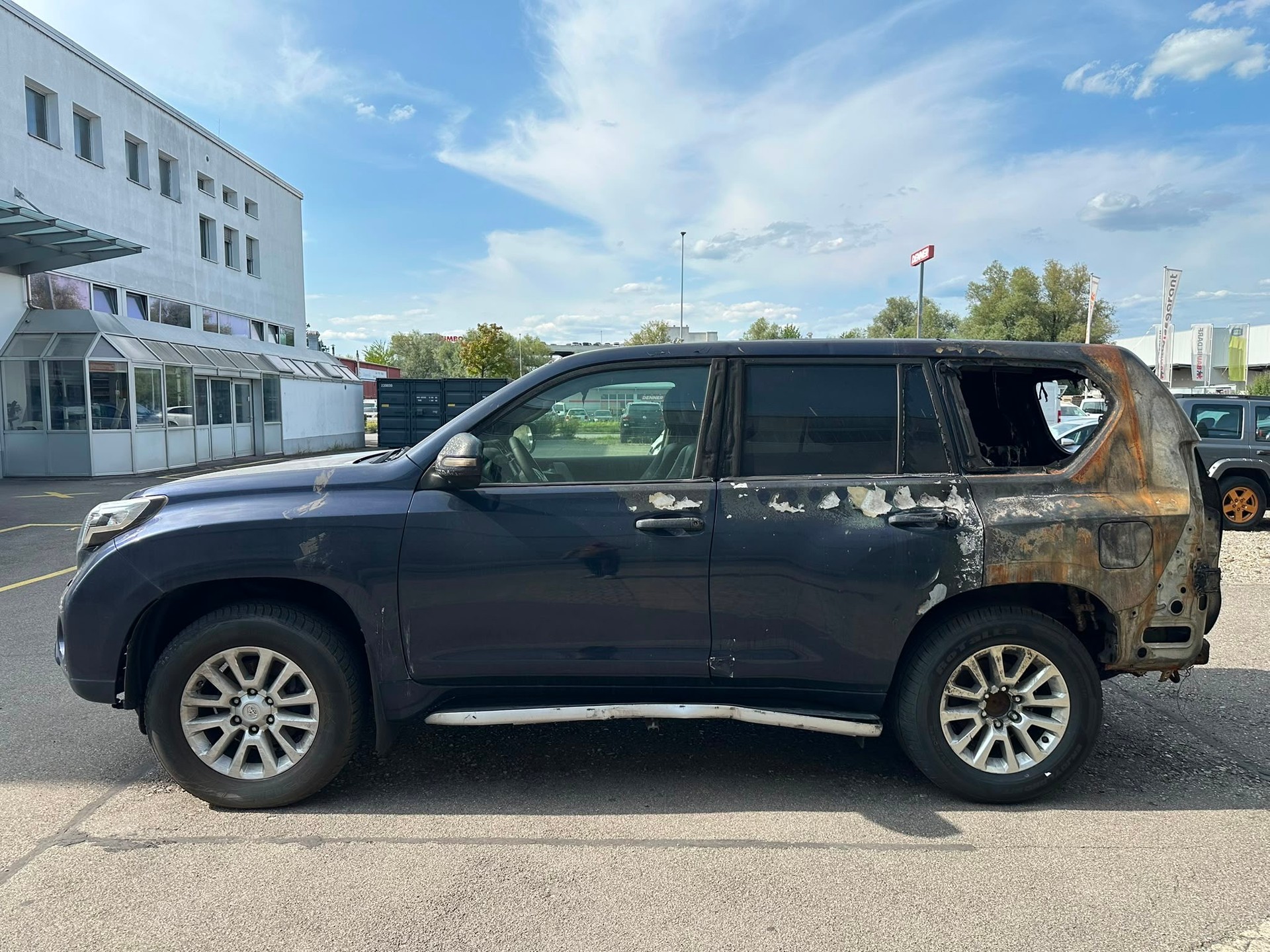 TOYOTA Land Cruiser 4.0 V6 Sol Premium Automatic-image-0