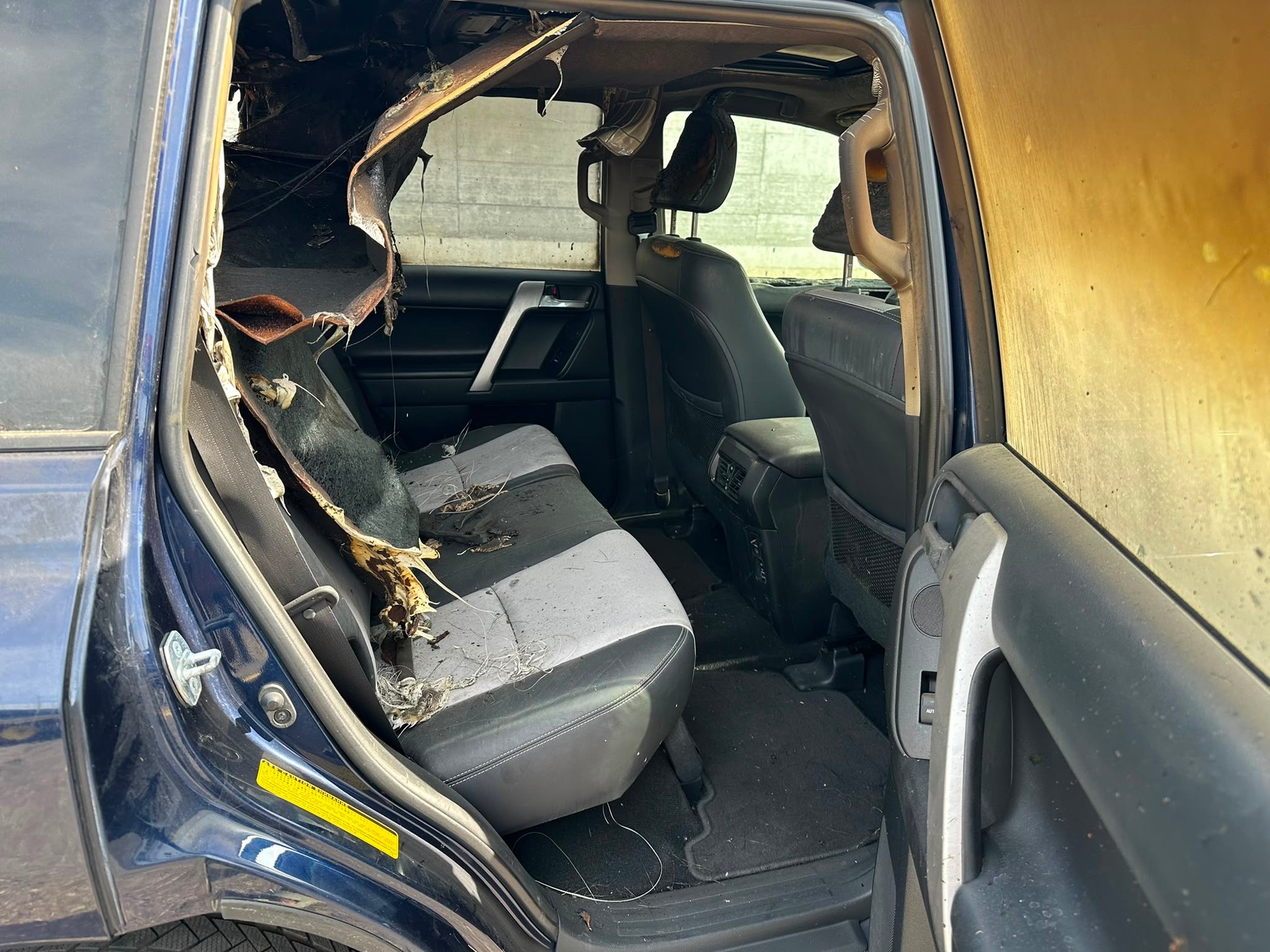 TOYOTA Land Cruiser 4.0 V6 Sol Premium Automatic-image-16