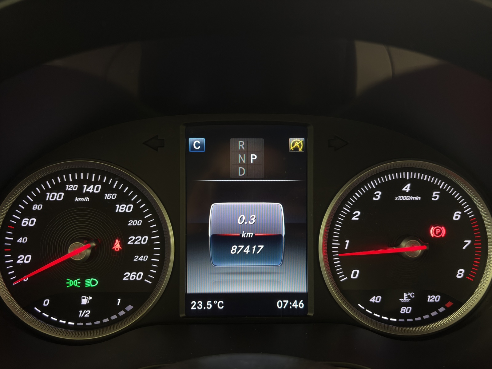MERCEDES-BENZ C 200 4Matic-image-10