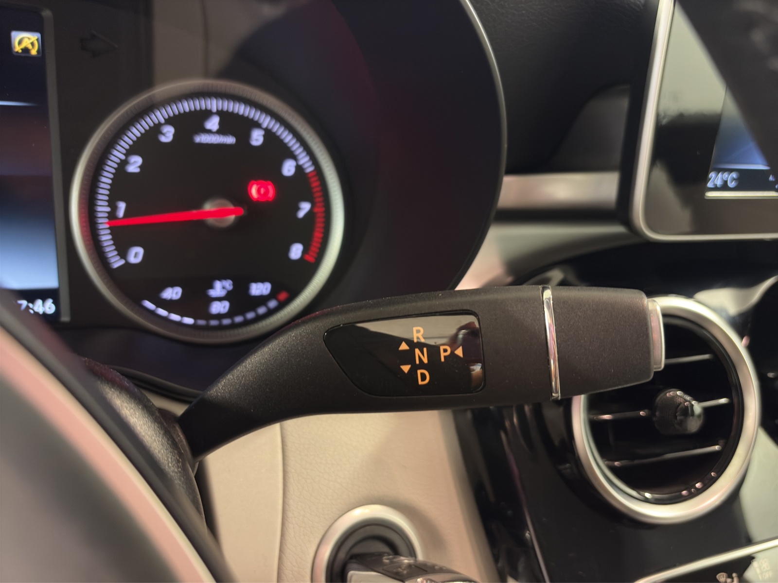 MERCEDES-BENZ C 200 4Matic-image-11