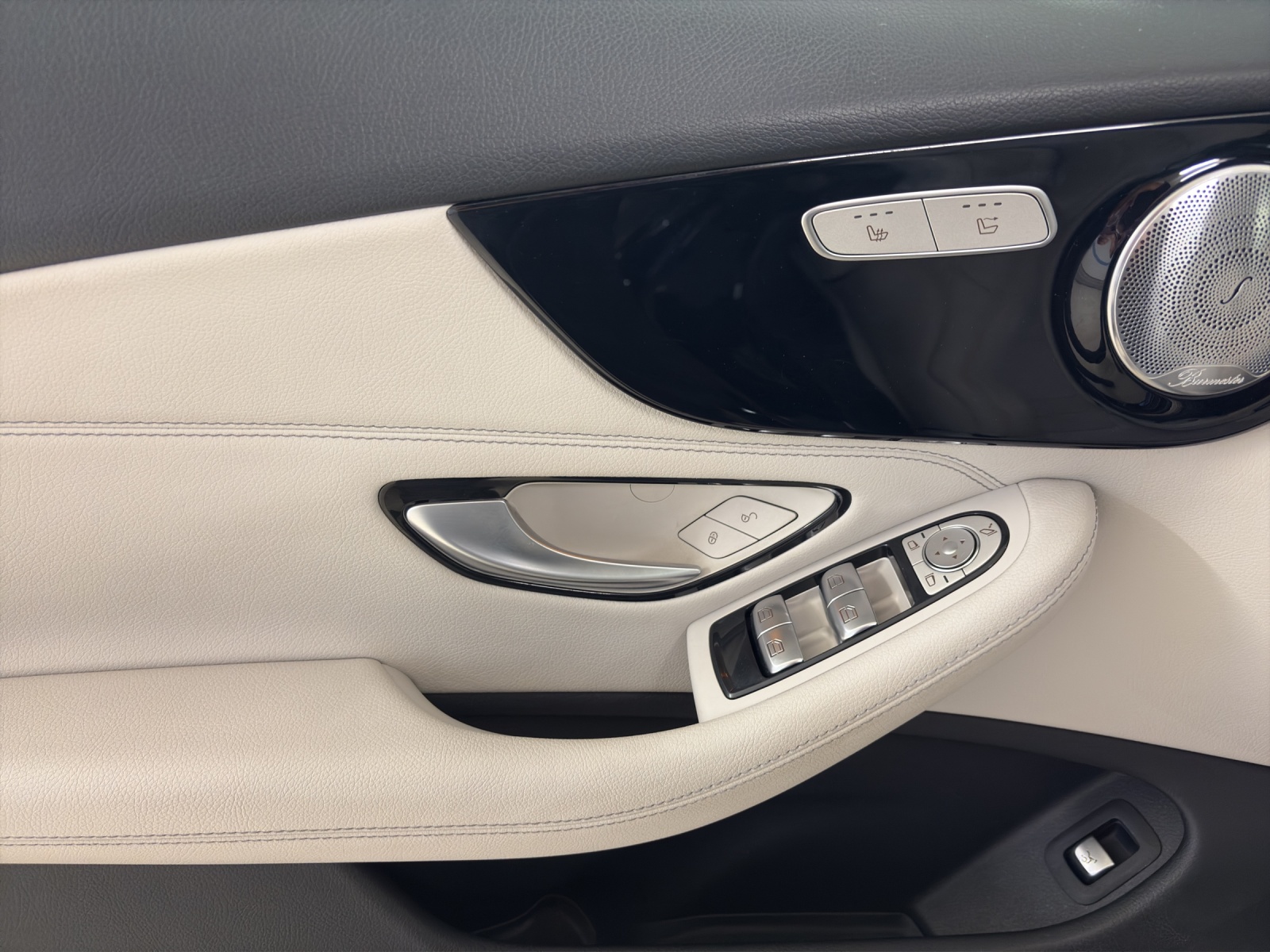 MERCEDES-BENZ C 200 4Matic-image-15
