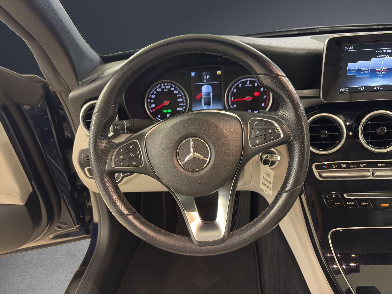 MERCEDES-BENZ C 200 4Matic-image-9