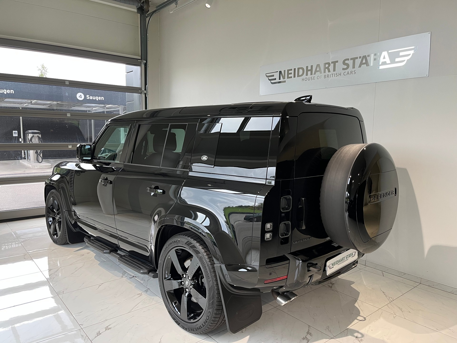 LAND ROVER Defender 110 525 V8 5.0 AT8-image-1