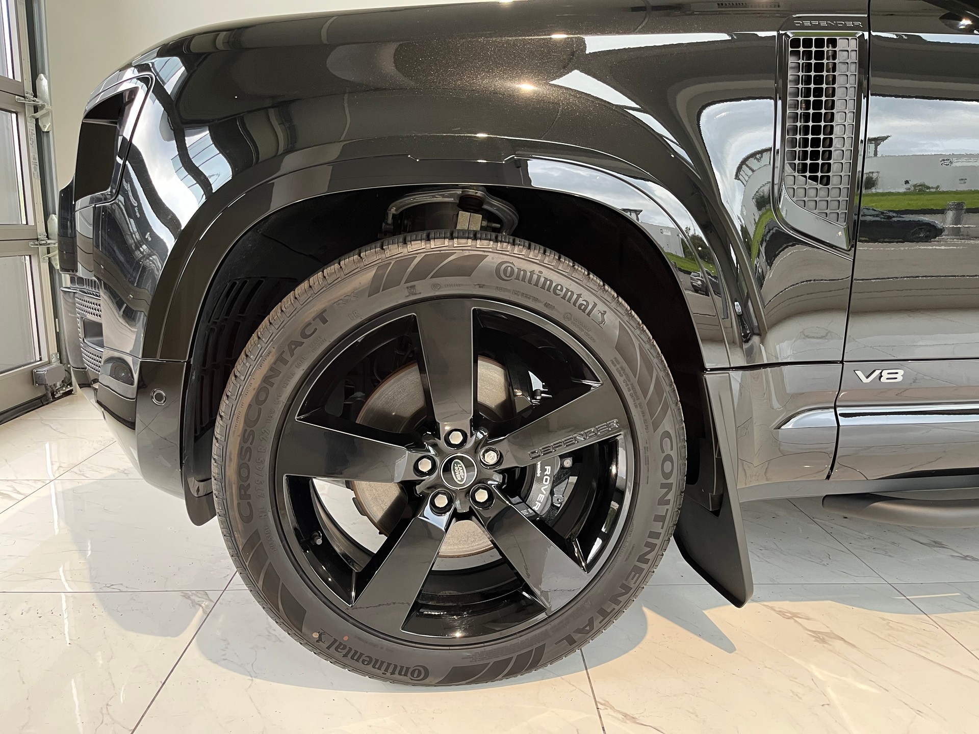 LAND ROVER Defender 110 525 V8 5.0 AT8-image-13