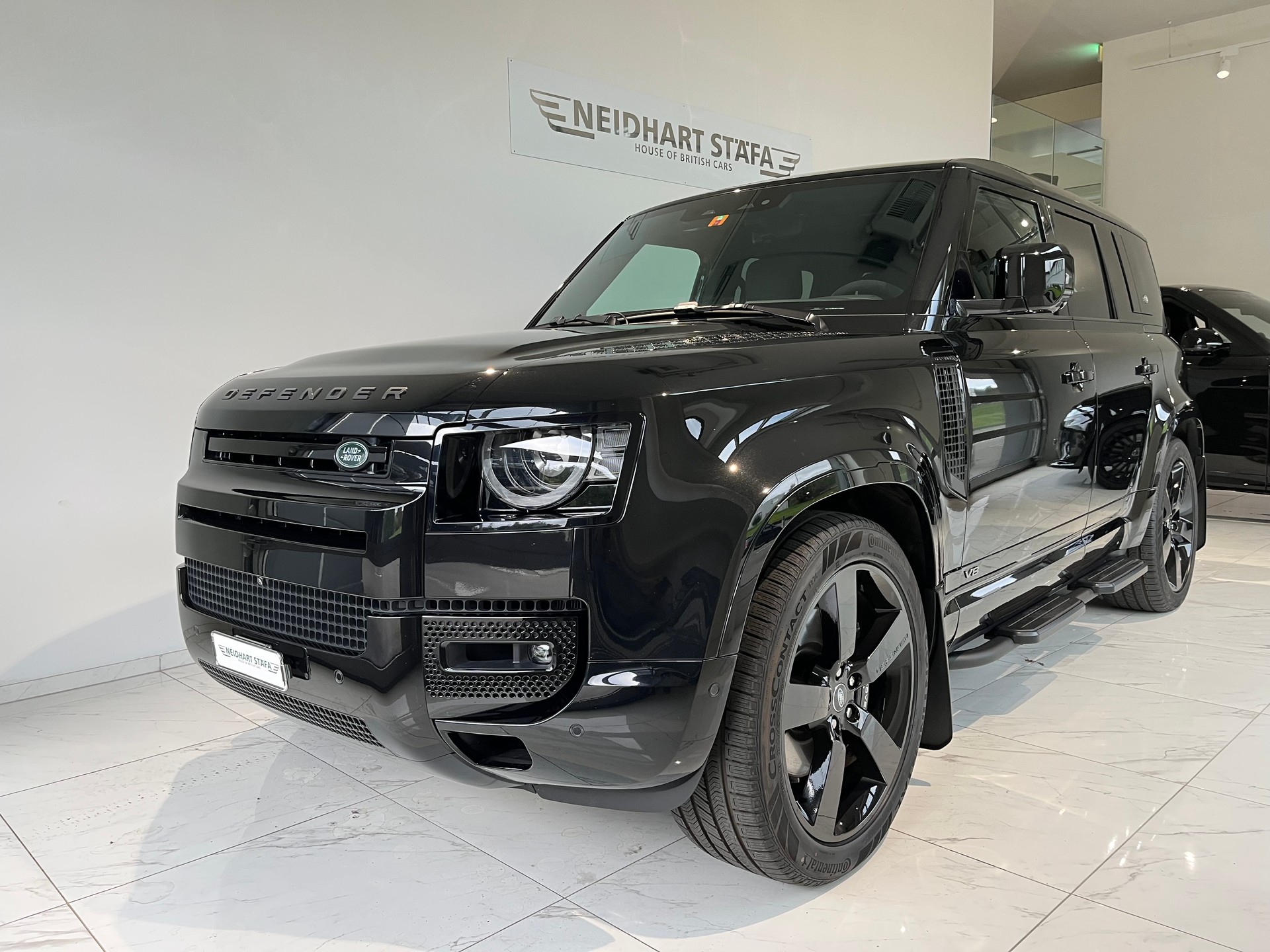 LAND ROVER Defender 110 525 V8 5.0 AT8-image-0