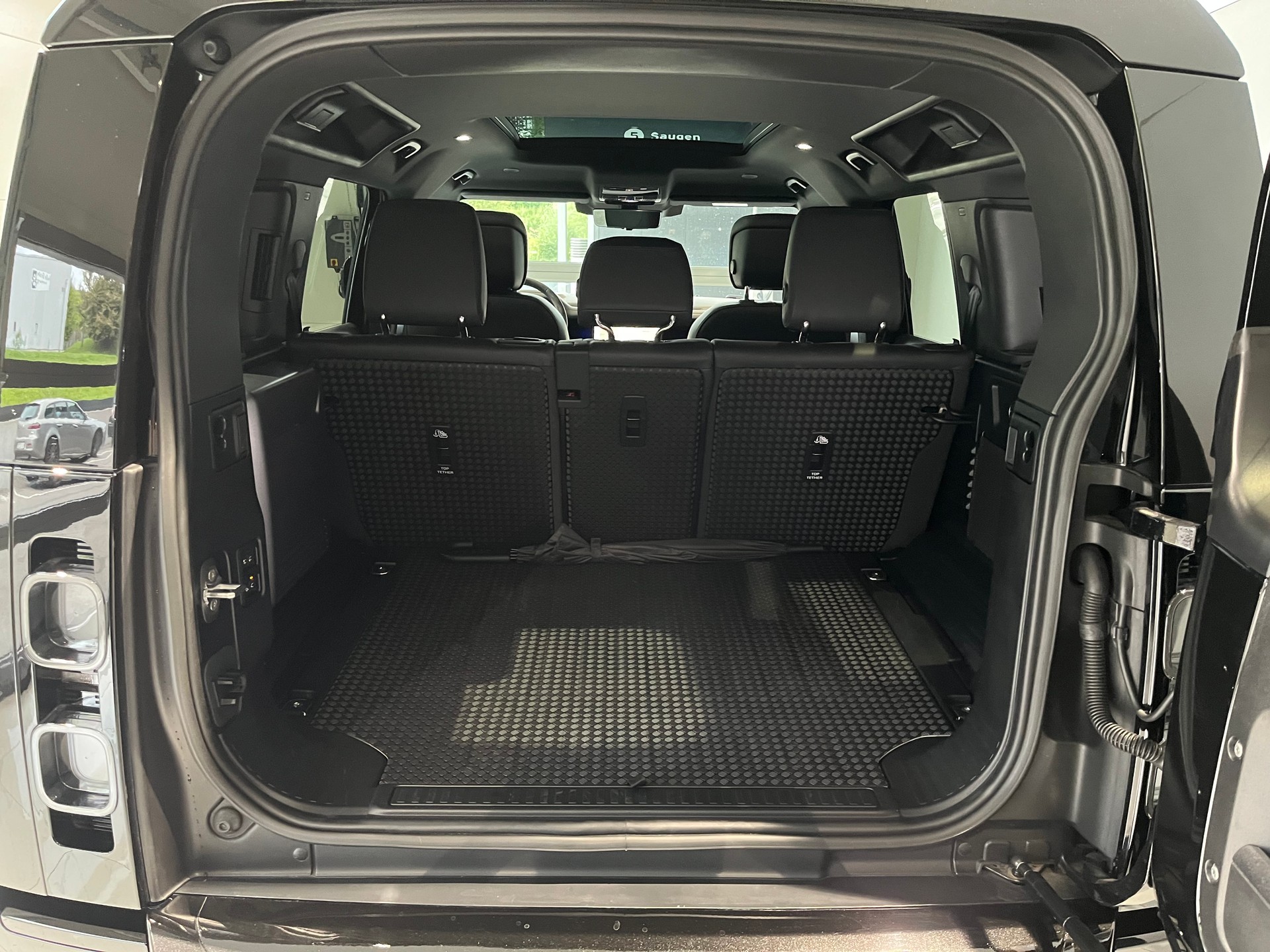 LAND ROVER Defender 110 525 V8 5.0 AT8-image-7