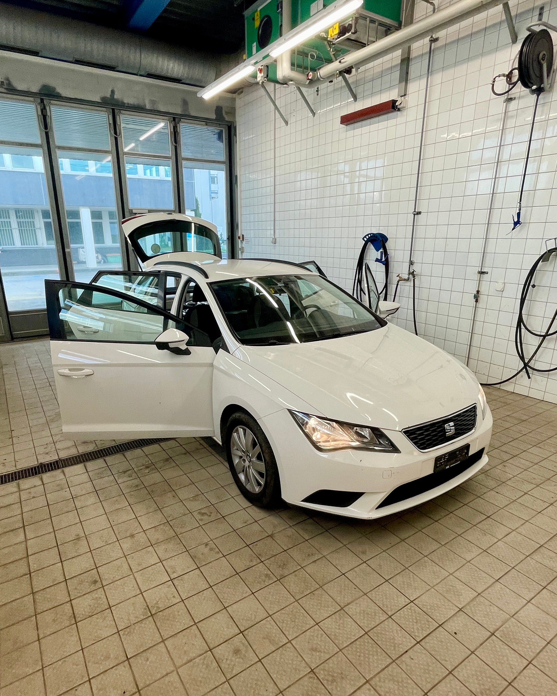 SEAT Leon ST 1.4 TGI Style DSG-image-2