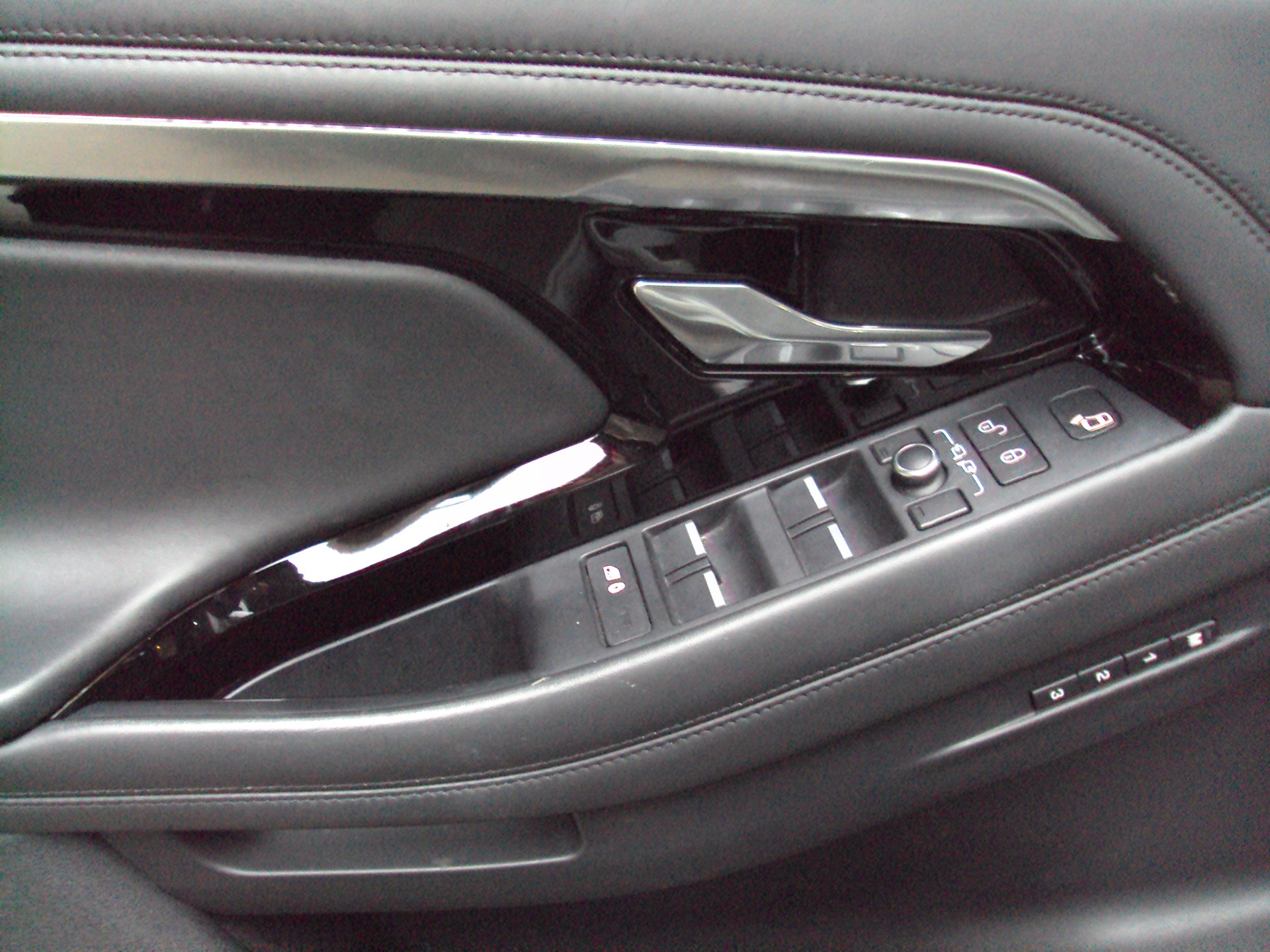 LAND ROVER Range Rover Evoque R-Dynamic D 240 SE AT9-image-5