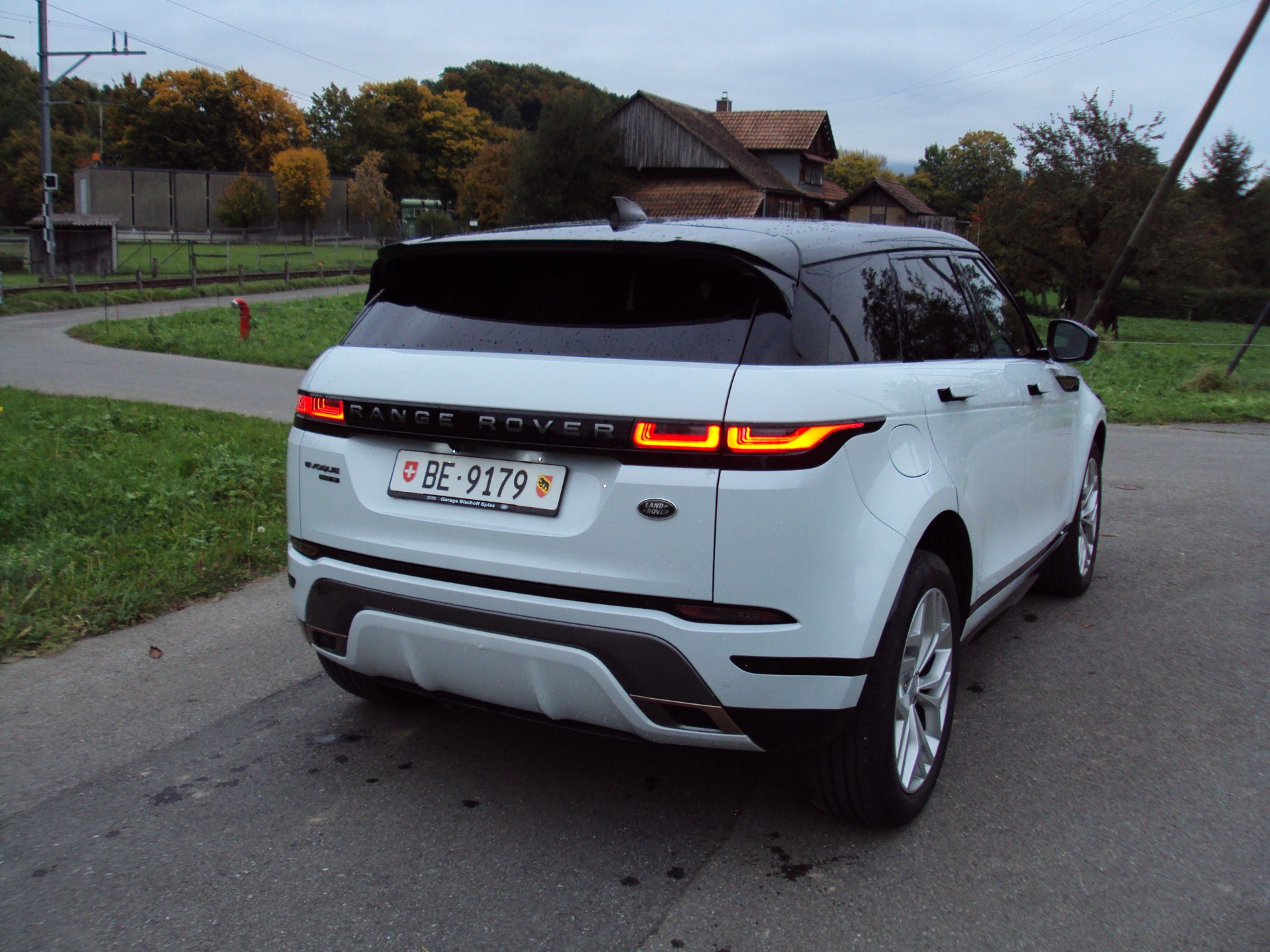 LAND ROVER Range Rover Evoque R-Dynamic D 240 SE AT9-image-2