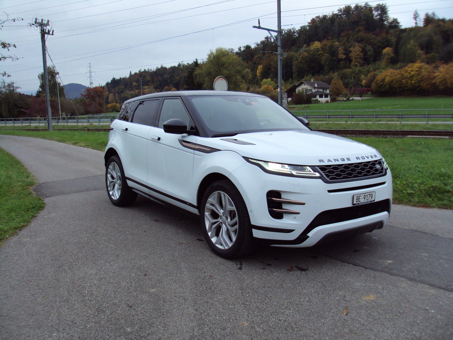 LAND ROVER Range Rover Evoque R-Dynamic D 240 SE AT9-image-1
