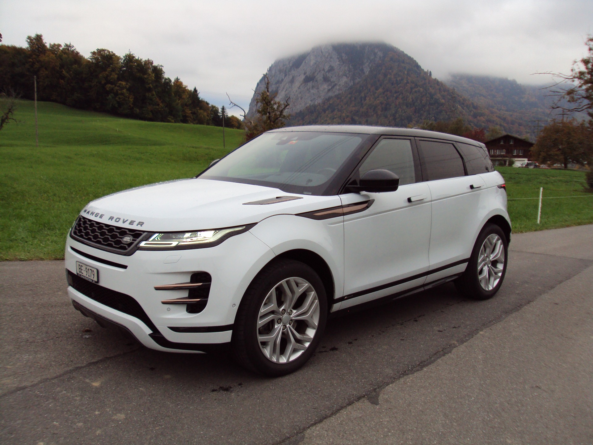 LAND ROVER Range Rover Evoque R-Dynamic D 240 SE AT9