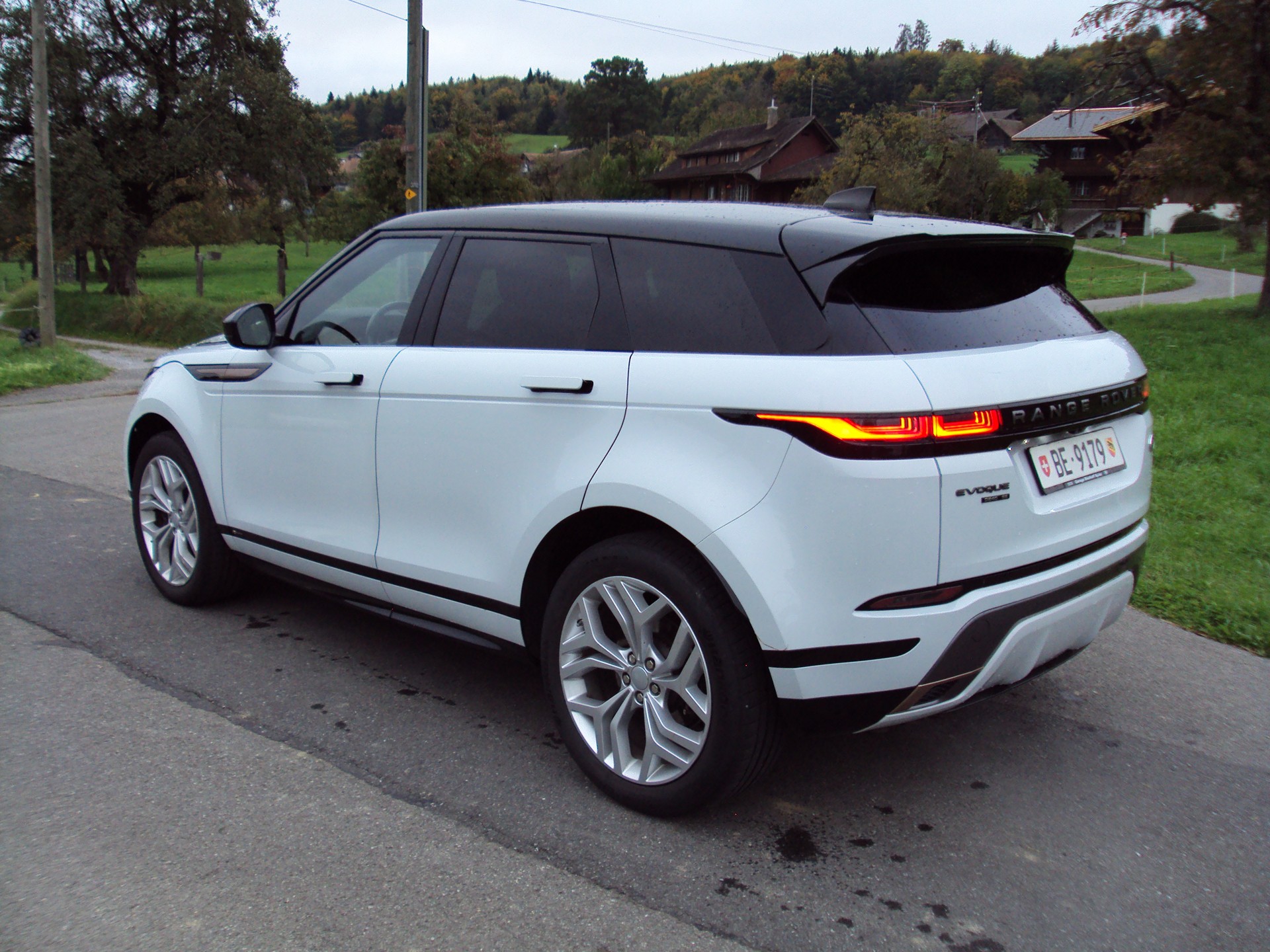 LAND ROVER Range Rover Evoque R-Dynamic D 240 SE AT9-image-3