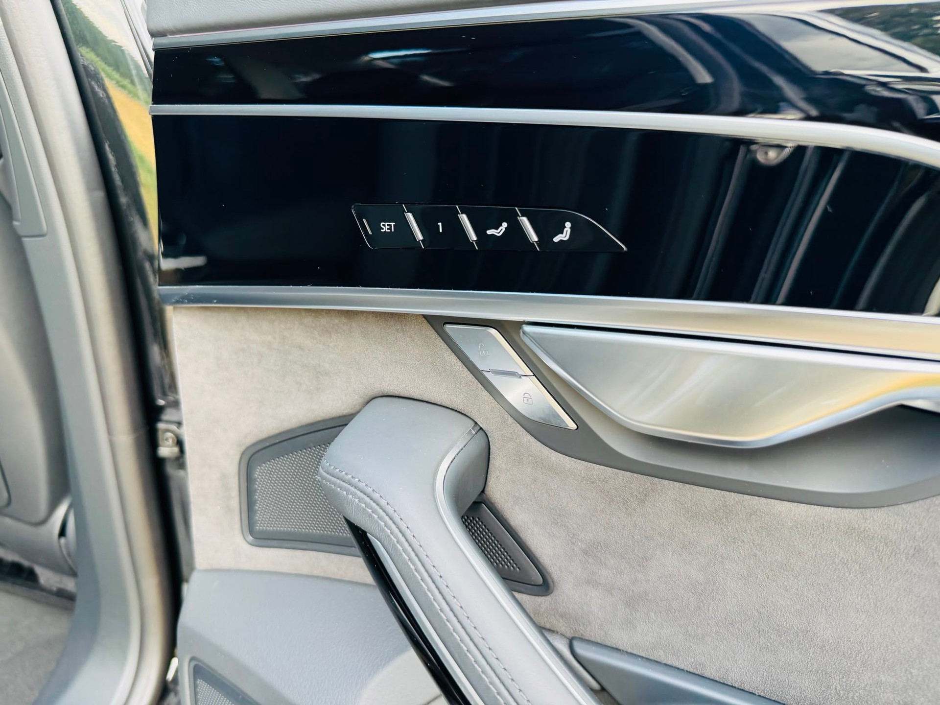 AUDI A8 60 TFSI e quattro tiptronic-image-16