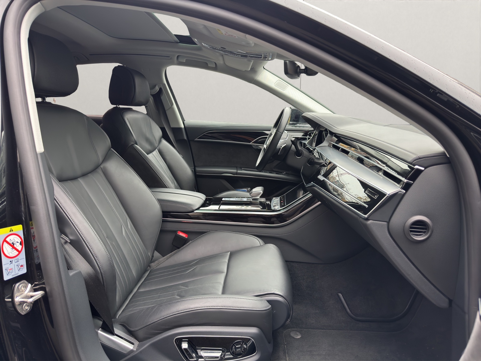 AUDI A8 60 TFSI e quattro tiptronic-image-12