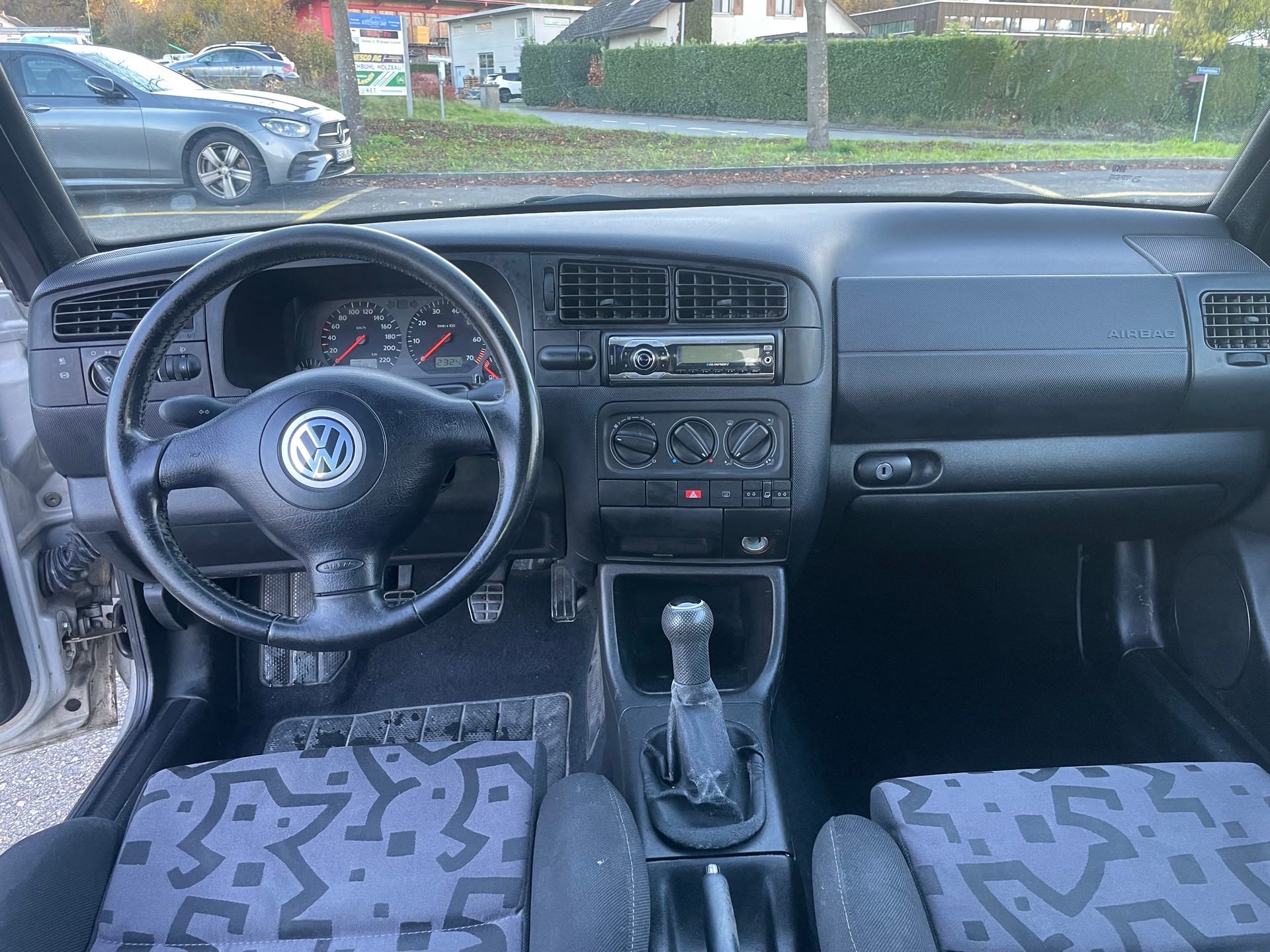 VW Golf Cabriolet 1600 Trendline-image-8