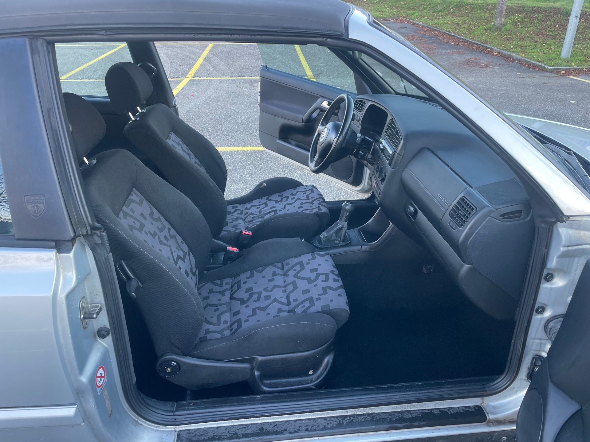VW Golf Cabriolet 1600 Trendline-image-11
