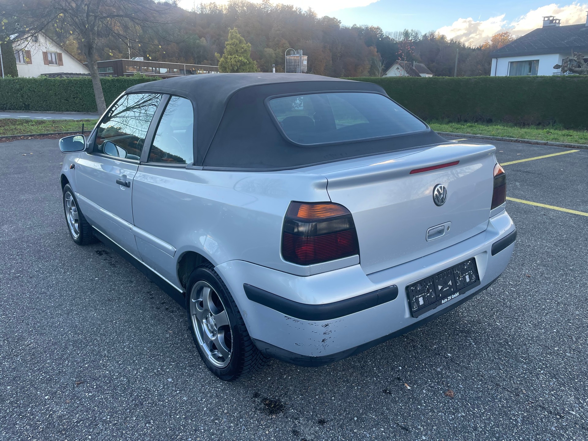 VW Golf Cabriolet 1600 Trendline-image-4
