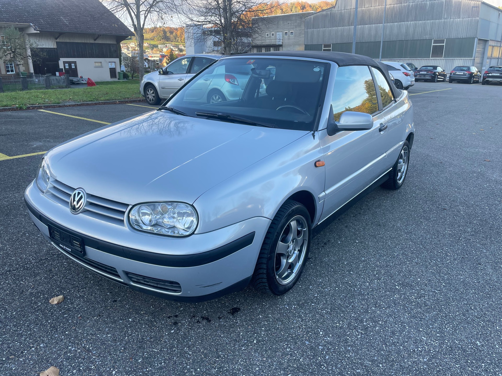 VW Golf Cabriolet 1600 Trendline-image-2