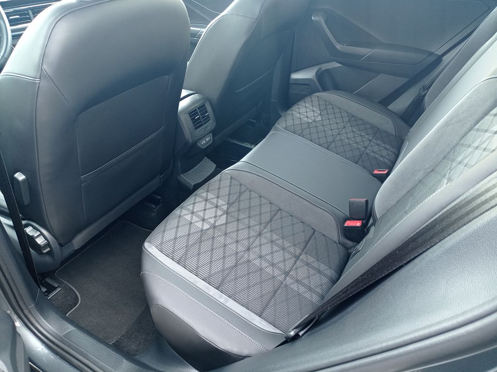 VW T-Roc 2.0 TSI R-Line DSG 4Motion-image-10