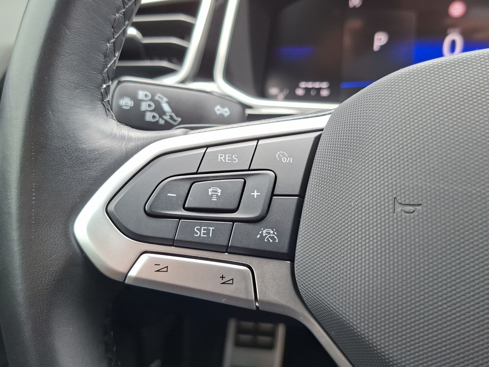 VW T-Roc 2.0 TSI R-Line DSG 4Motion-image-23