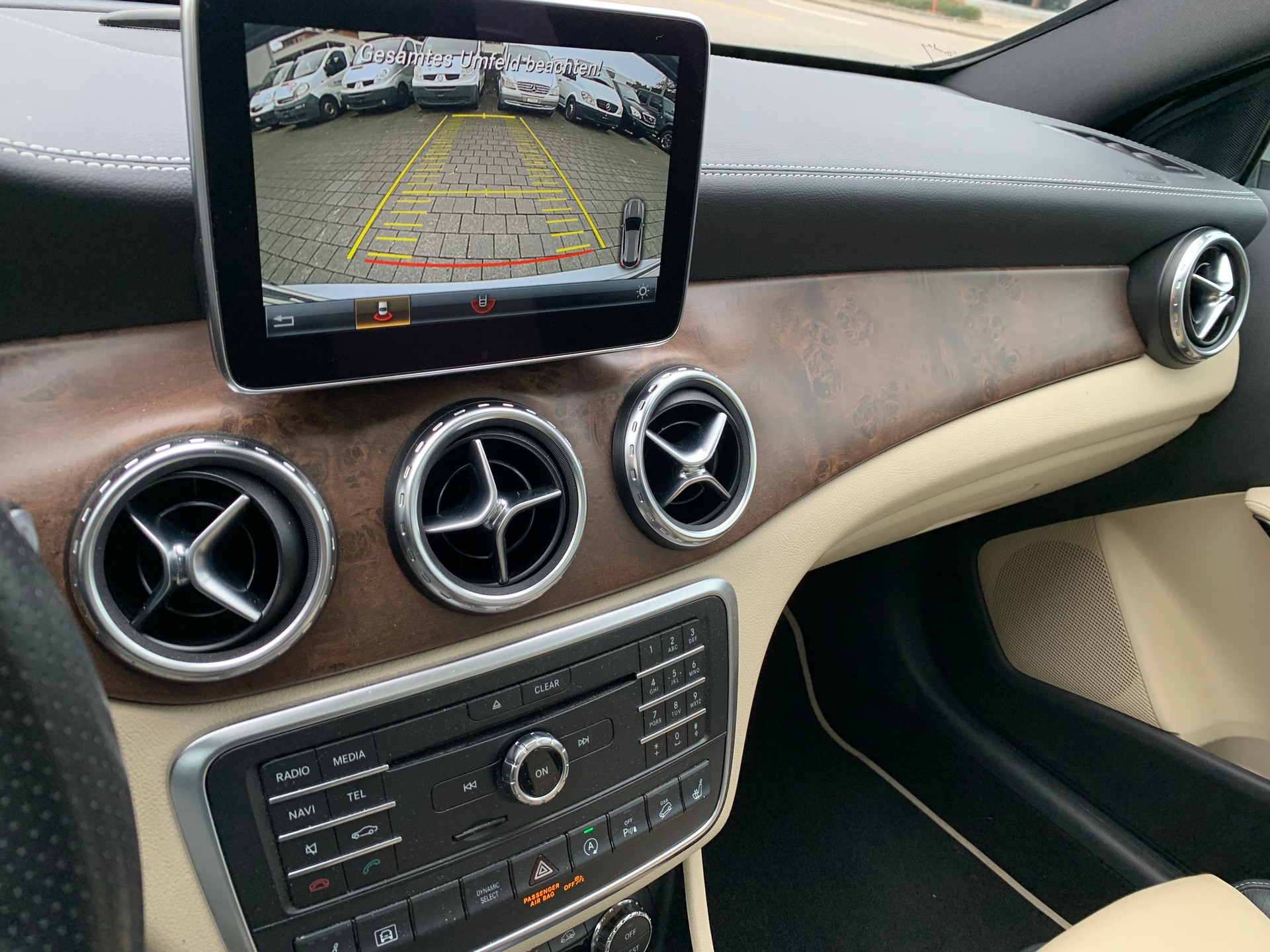 MERCEDES-BENZ GLA 250 Urban 4Matic 7G-DCT-image-9