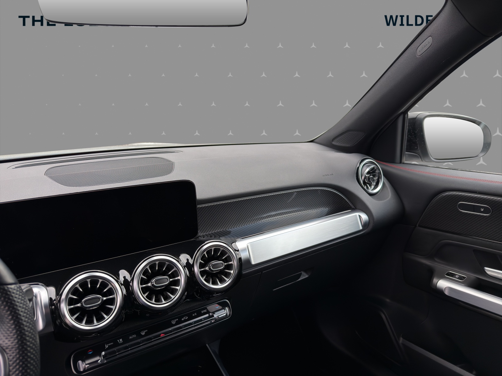 MERCEDES-BENZ GLB 200 4Matic AMG Line 8G-Tronic-image-9