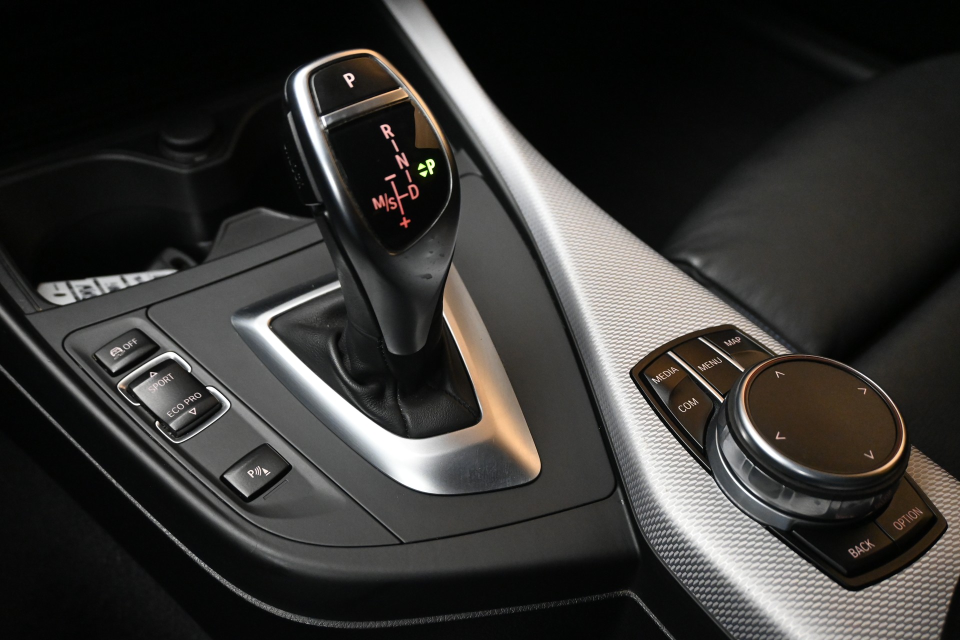 BMW M140i xDrive Steptronic-image-12