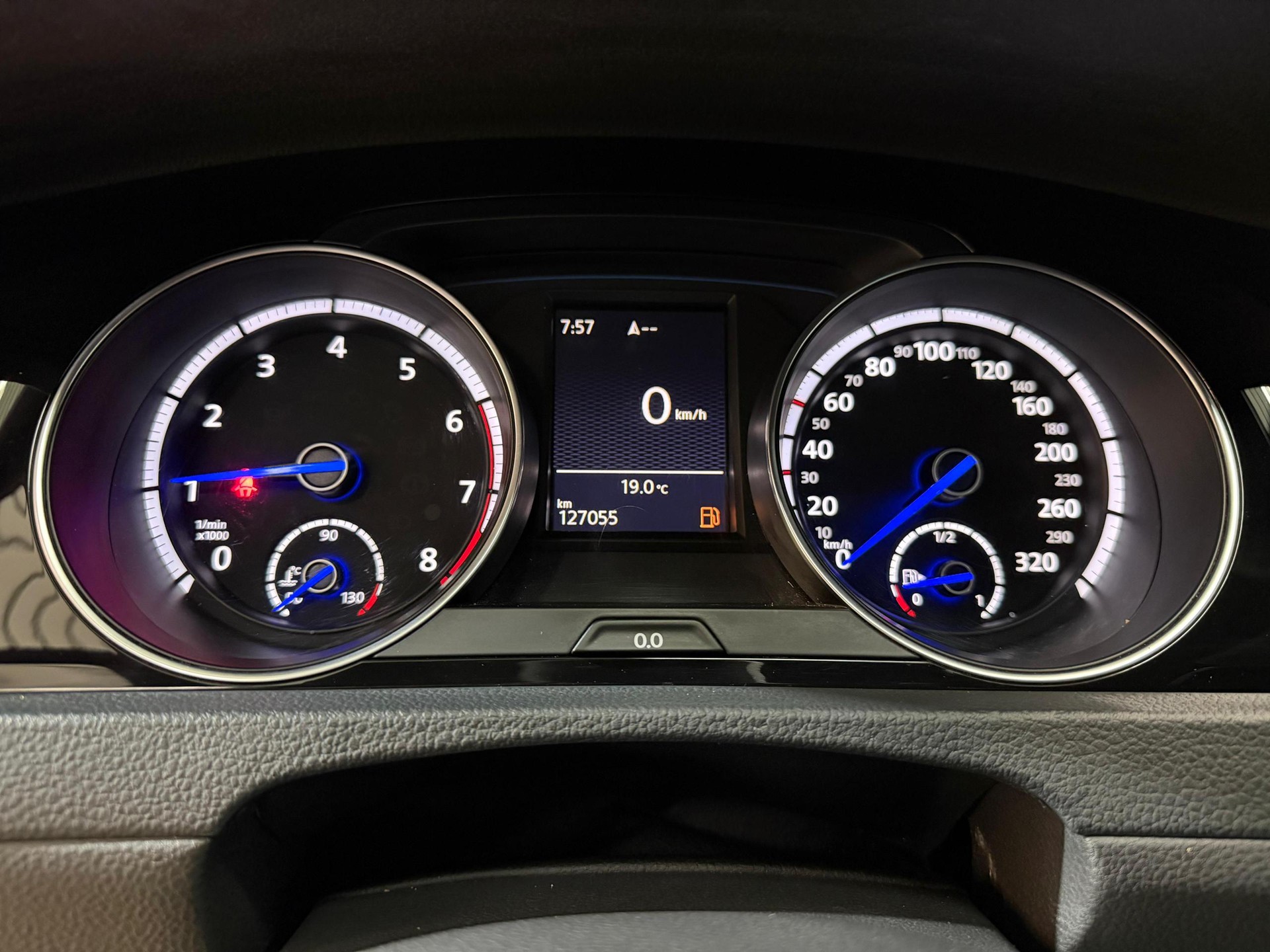 VW Golf 2.0 TSI R 4Motion-image-10