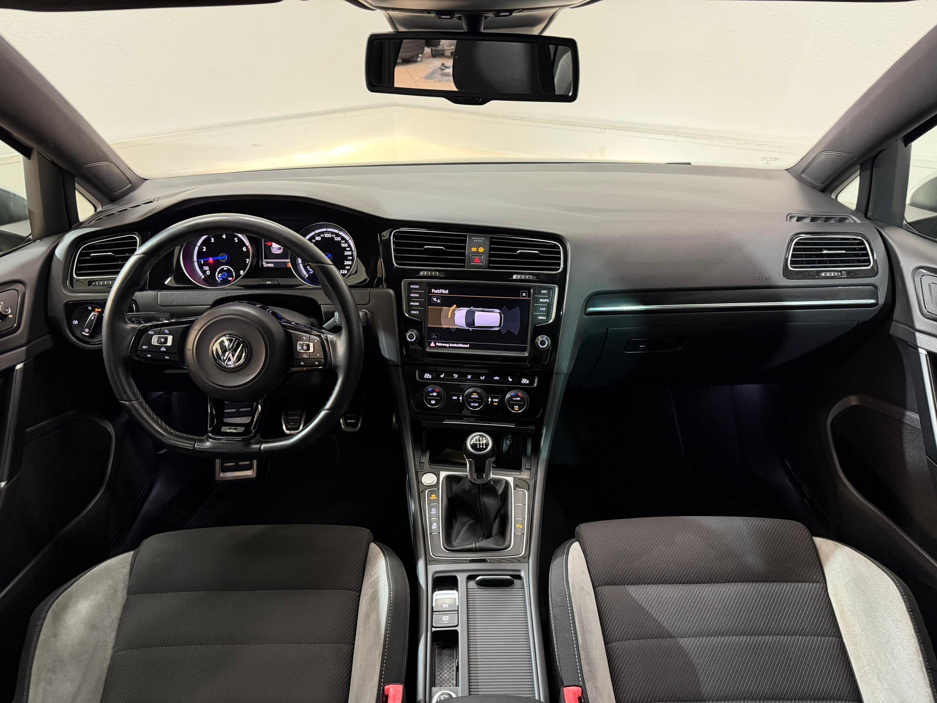VW Golf 2.0 TSI R 4Motion-image-7