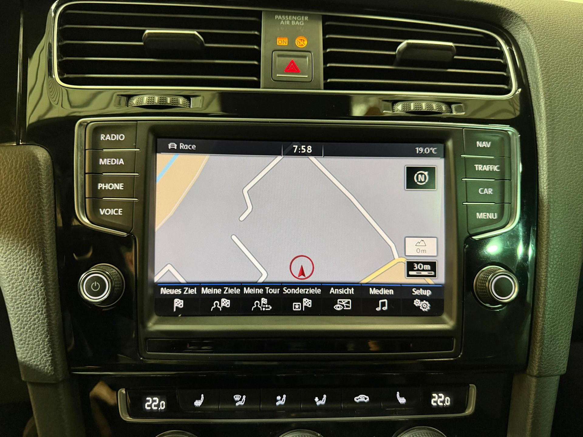 VW Golf 2.0 TSI R 4Motion-image-11