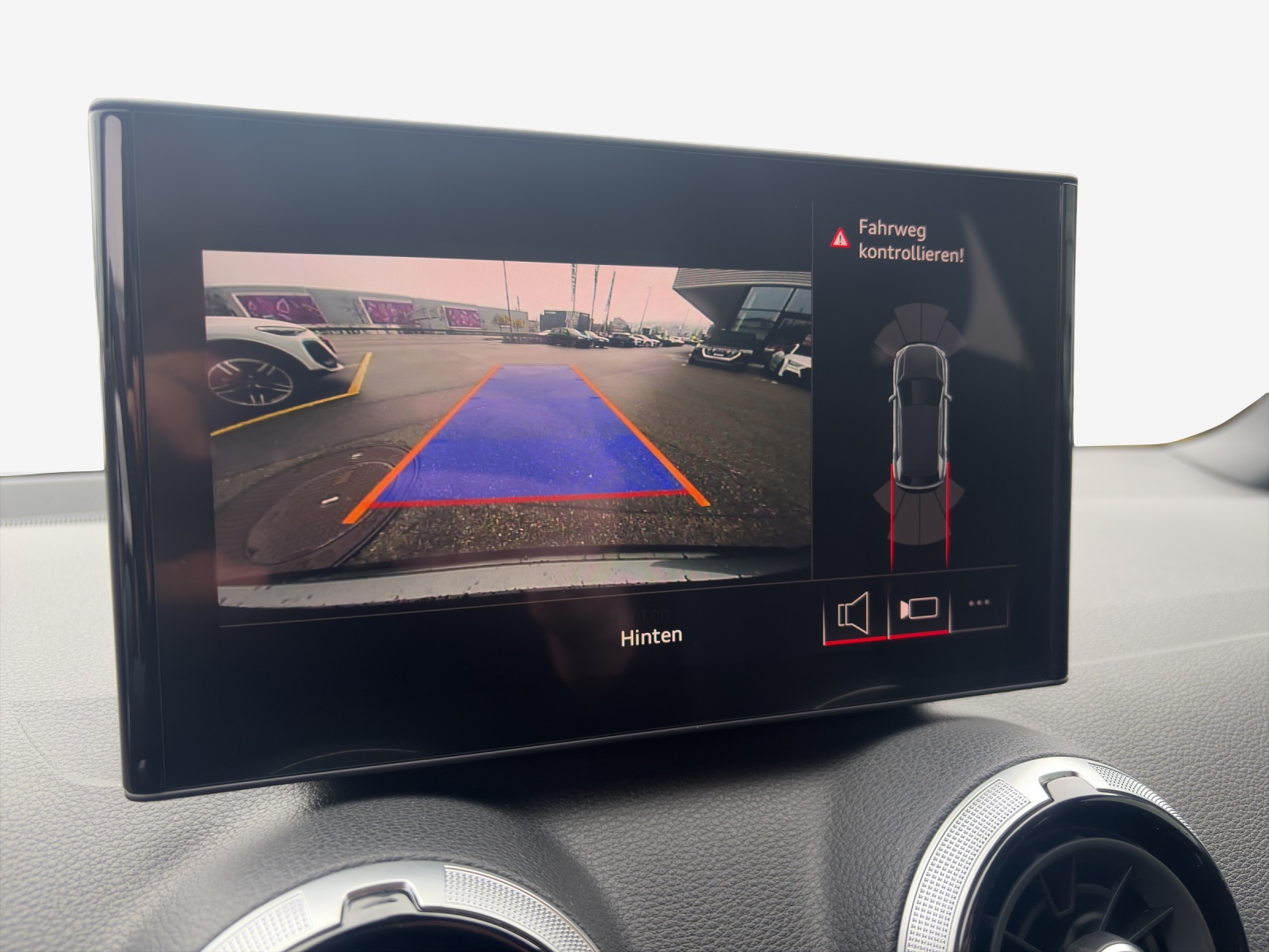 AUDI Q2 35 TFSI S line S-tronic-image-15