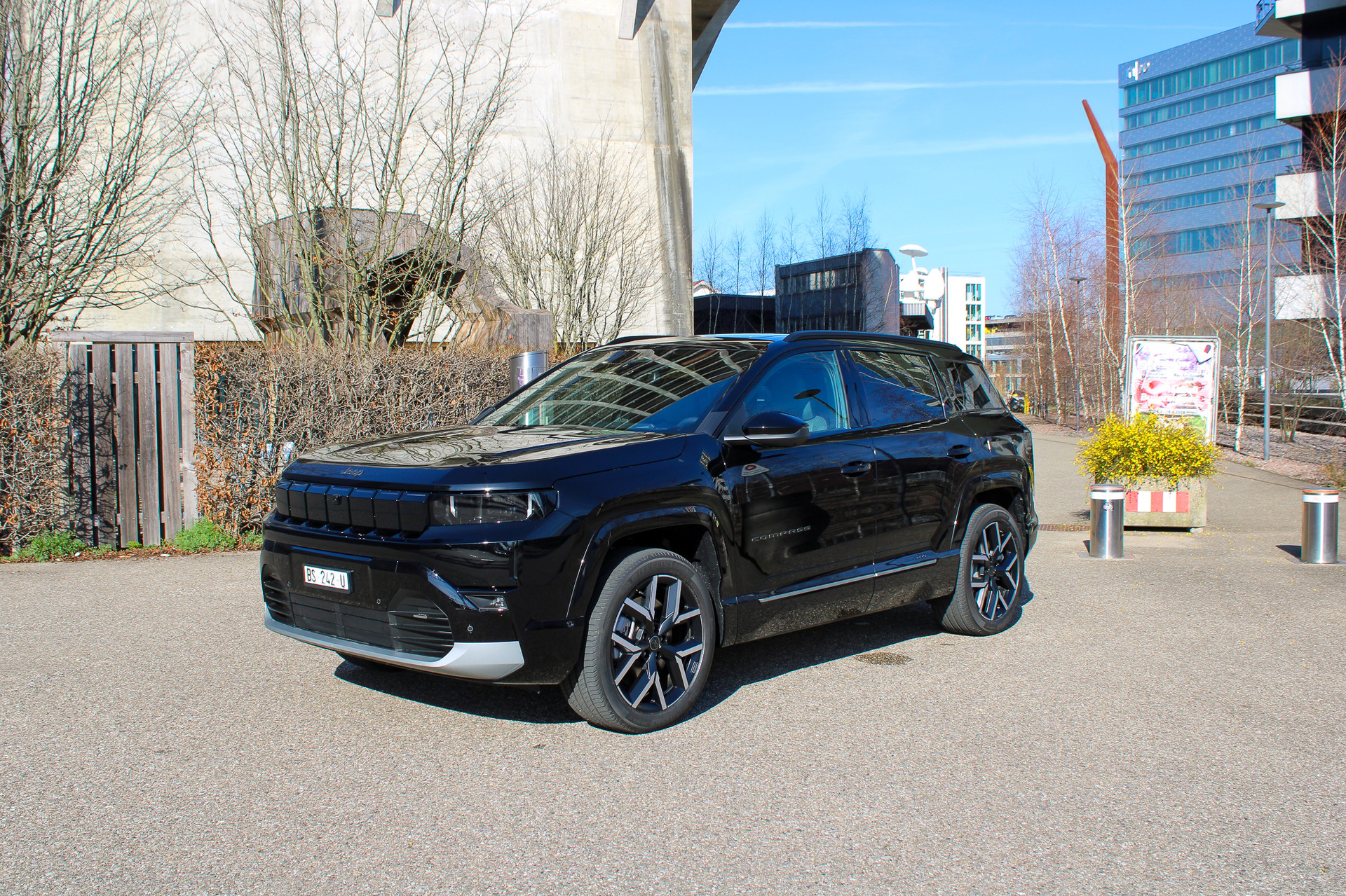 JEEP Compass Elektro 74kWh First Edition-showroom-element-1