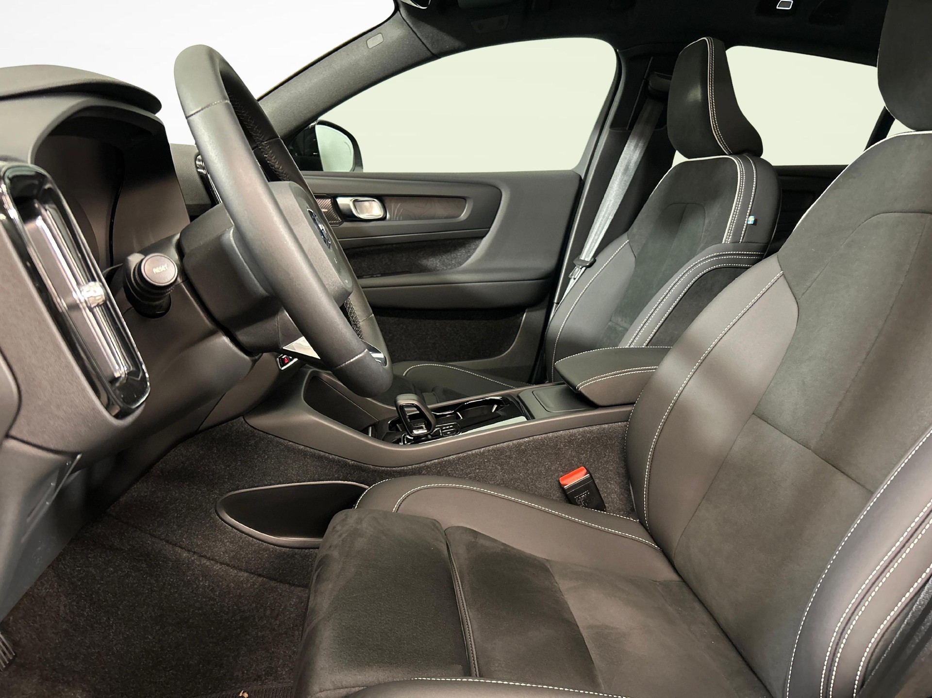 VOLVO C40 P8 Twin Recharge Ultimate AWD-image-3