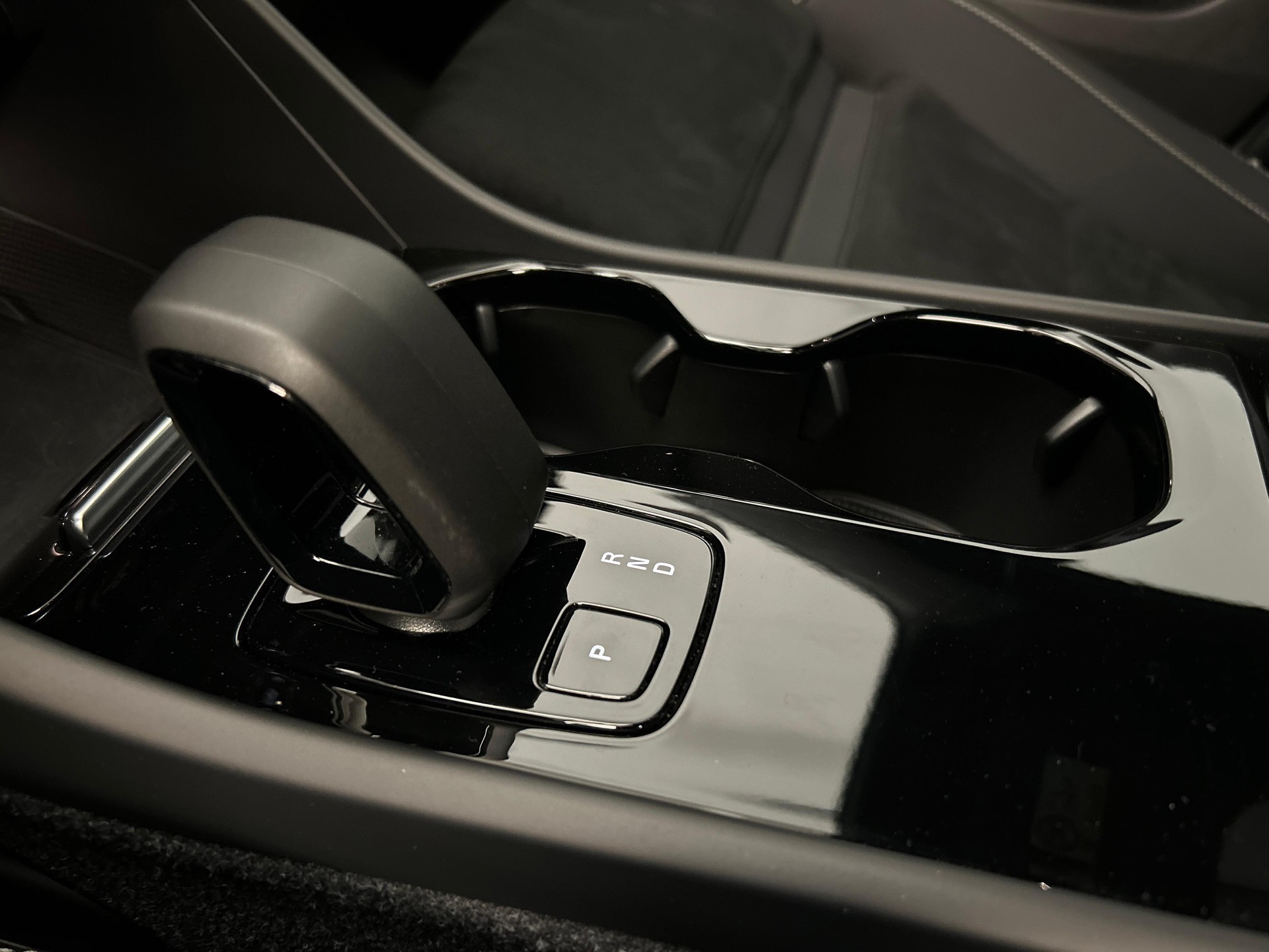 VOLVO C40 P8 Twin Recharge Ultimate AWD-image-15