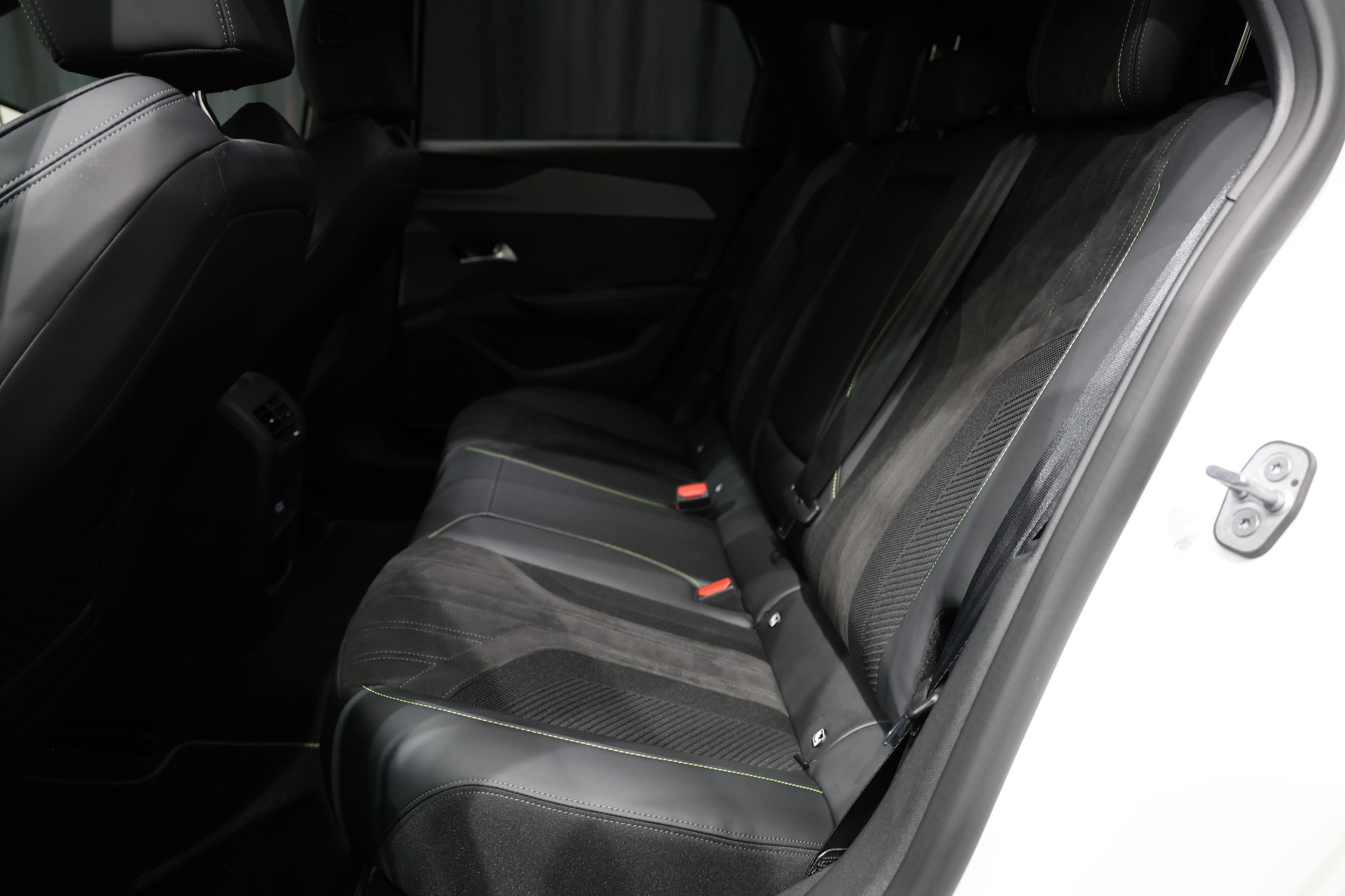 PEUGEOT 308 SW GT Line 1.5 BlueHDI Perlenweiss AHK-image-5