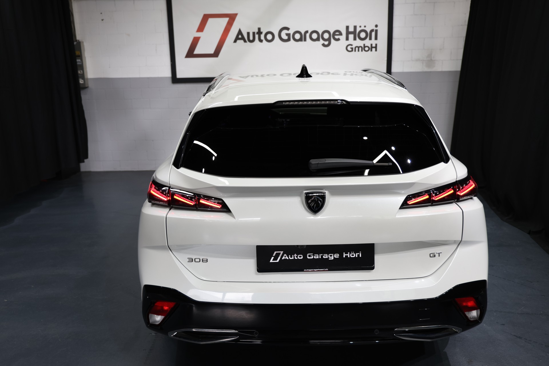 PEUGEOT 308 SW GT Line 1.5 BlueHDI Perlenweiss AHK-image-11