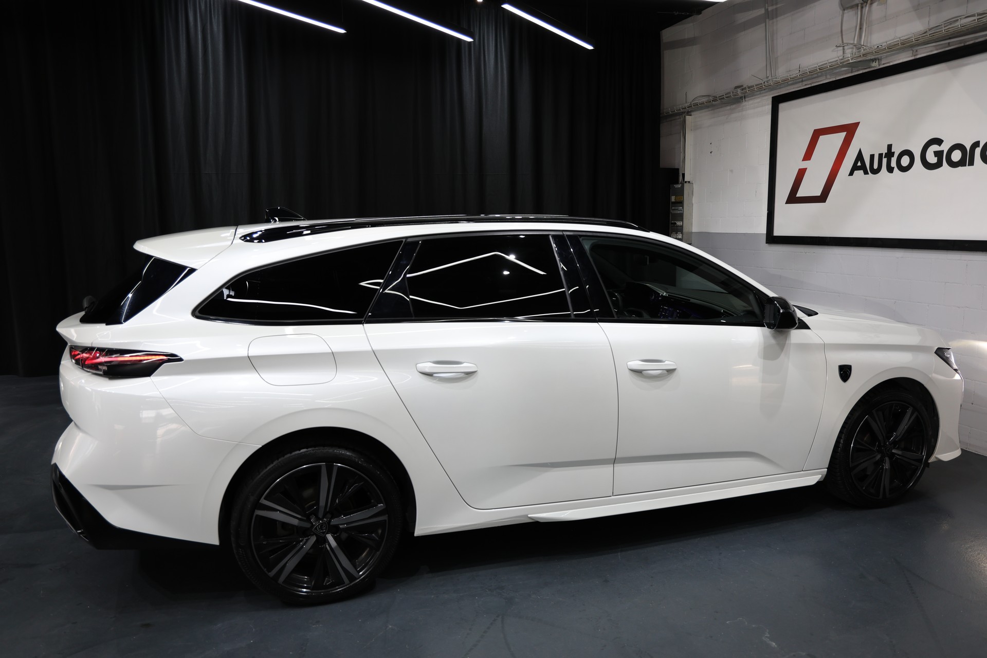 PEUGEOT 308 SW GT Line 1.5 BlueHDI Perlenweiss AHK-image-9