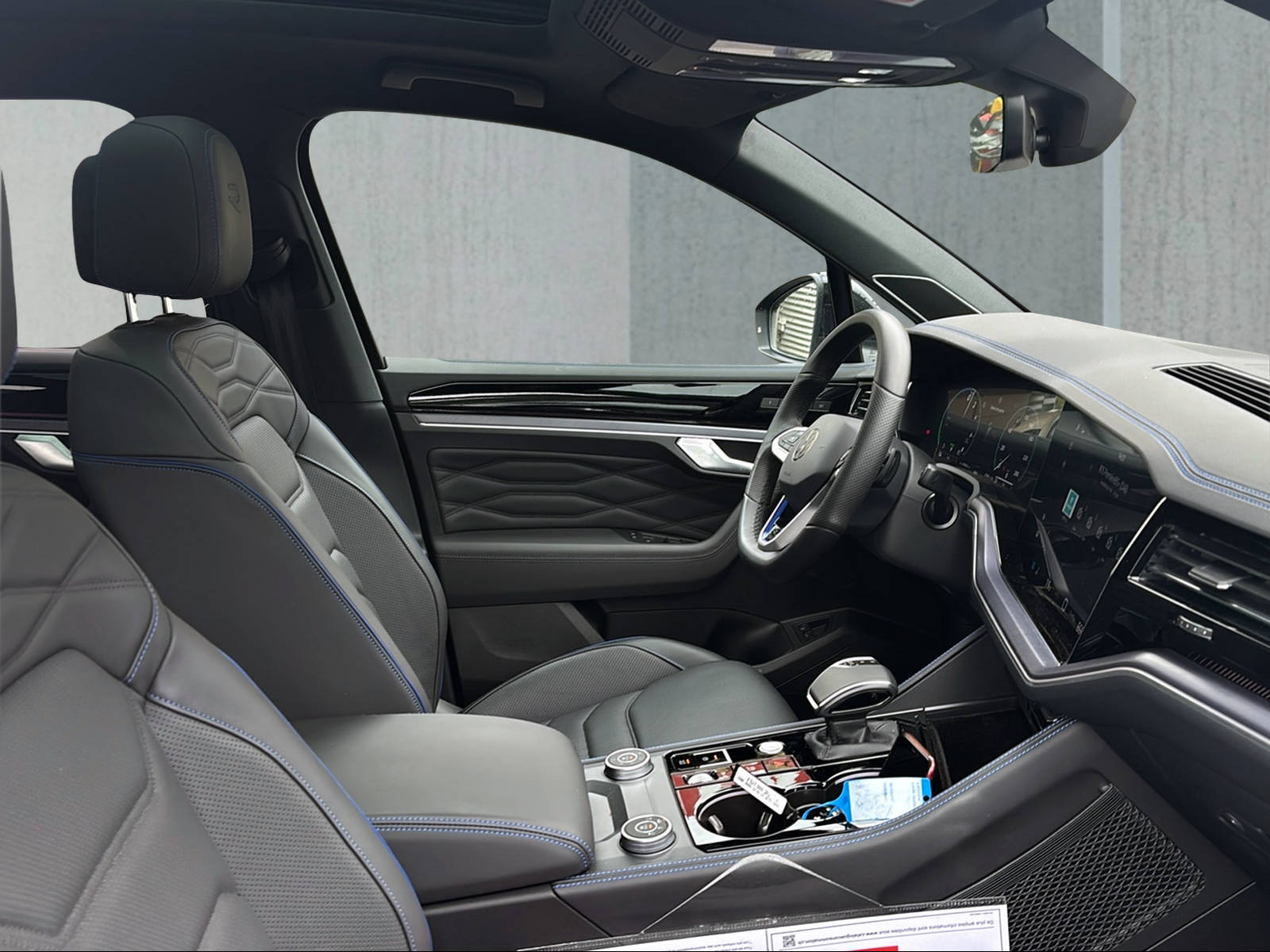 VW Touareg 3.0 TSI eHybrid R Final Edition Tiptronic-image-5